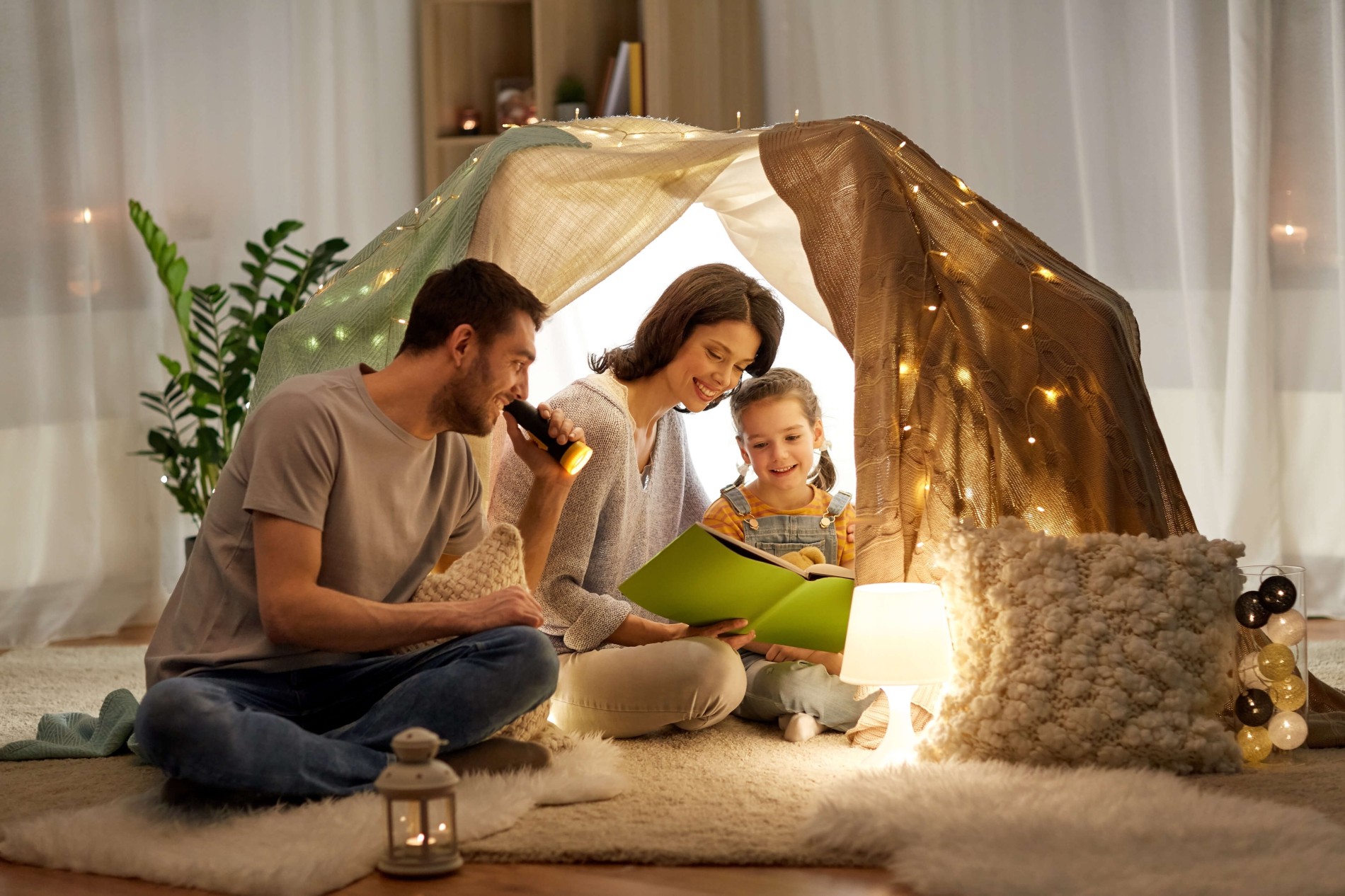 Famiglia in appartamento nuovo